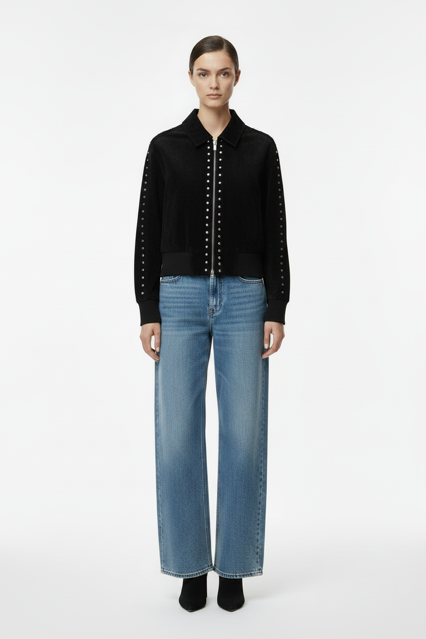 Chaqueta bomber negra con jeans wide leg
